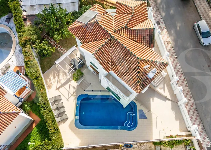 Full House With Pool, Bbq And Garden By Rems