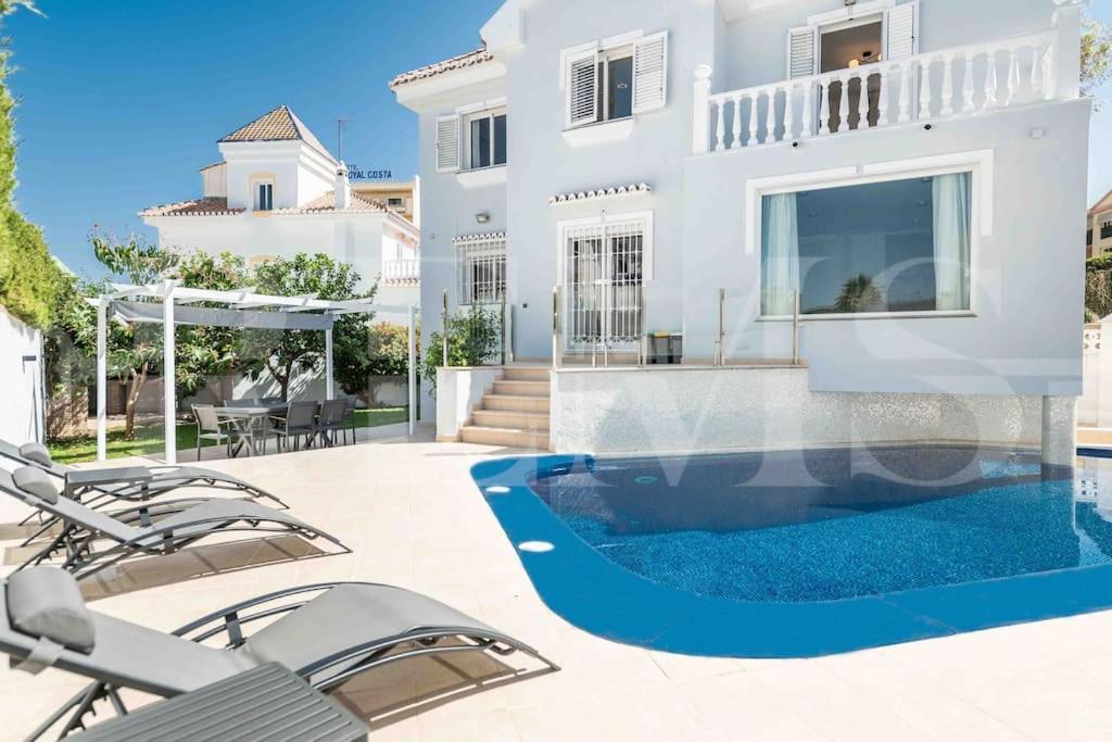 Casa de Férias Full House With Pool, Bbq And Garden By Rems